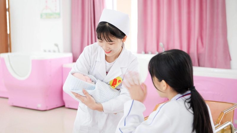 新生儿洗澡，浴霸温度多少最安全？**